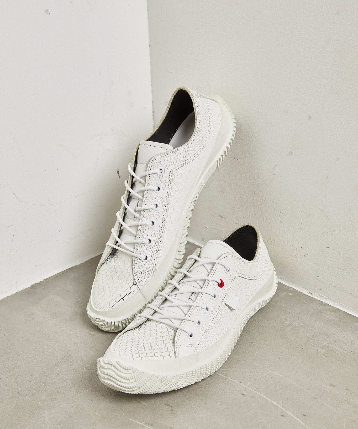 SP-1038 White - SPINGLE