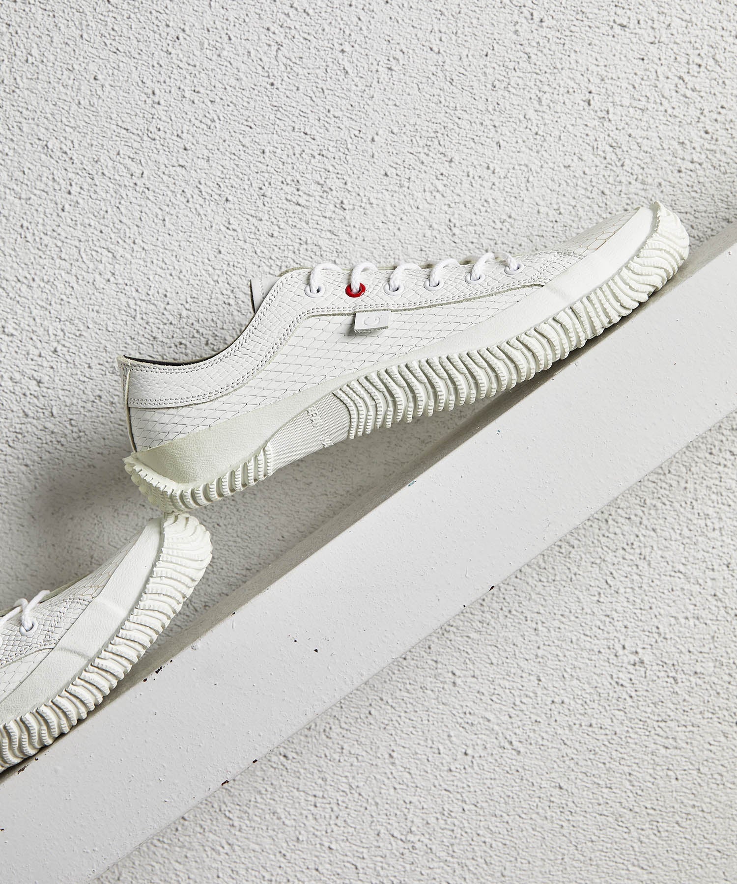 SP-1038 White - SPINGLE