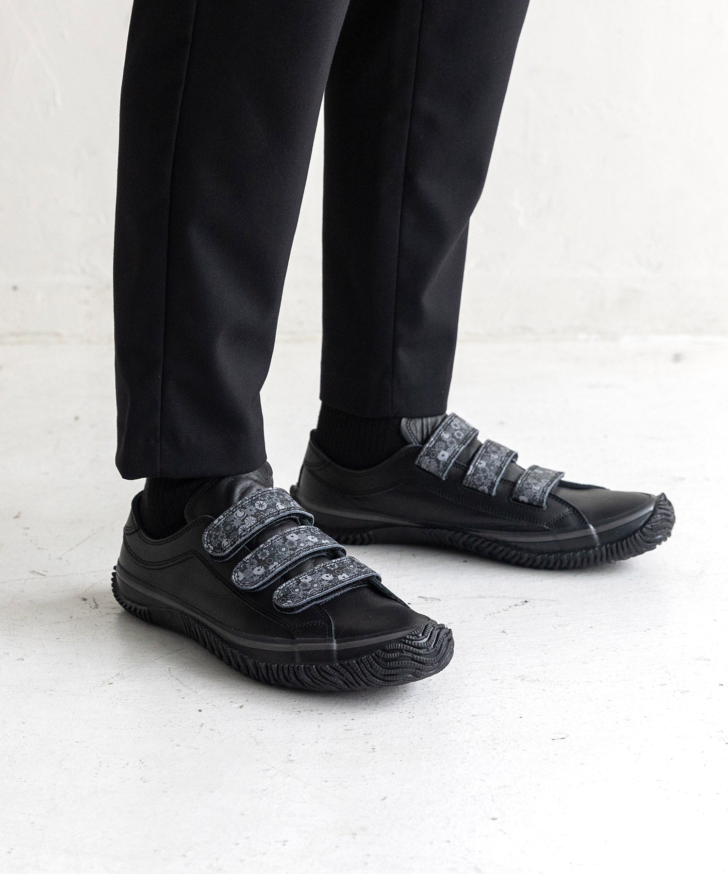 SP-1046 Black - SPINGLE