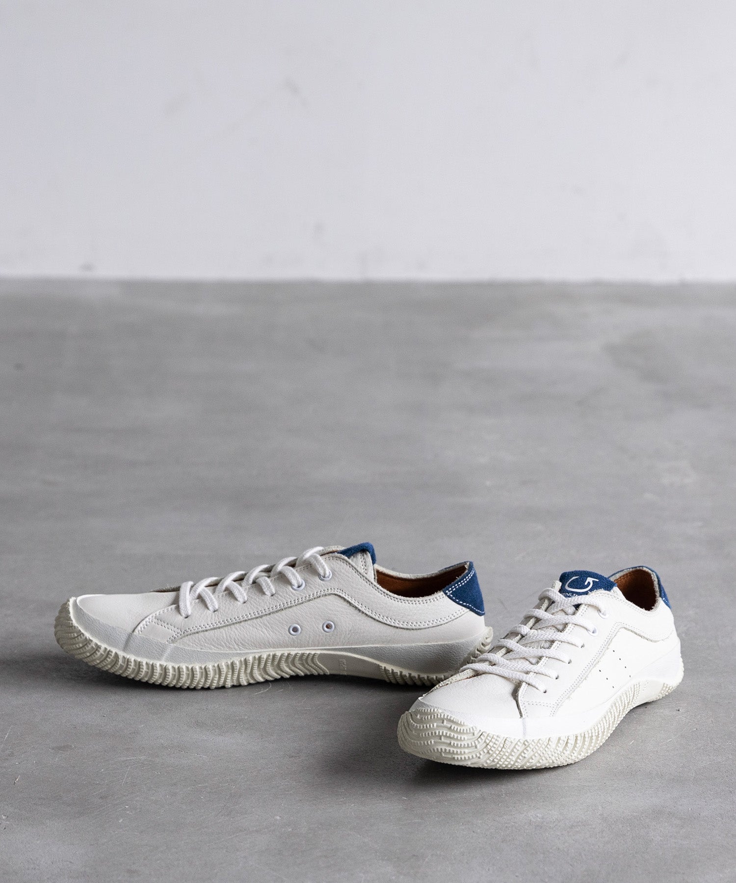 SP-107IL White/Navy - SPINGLE