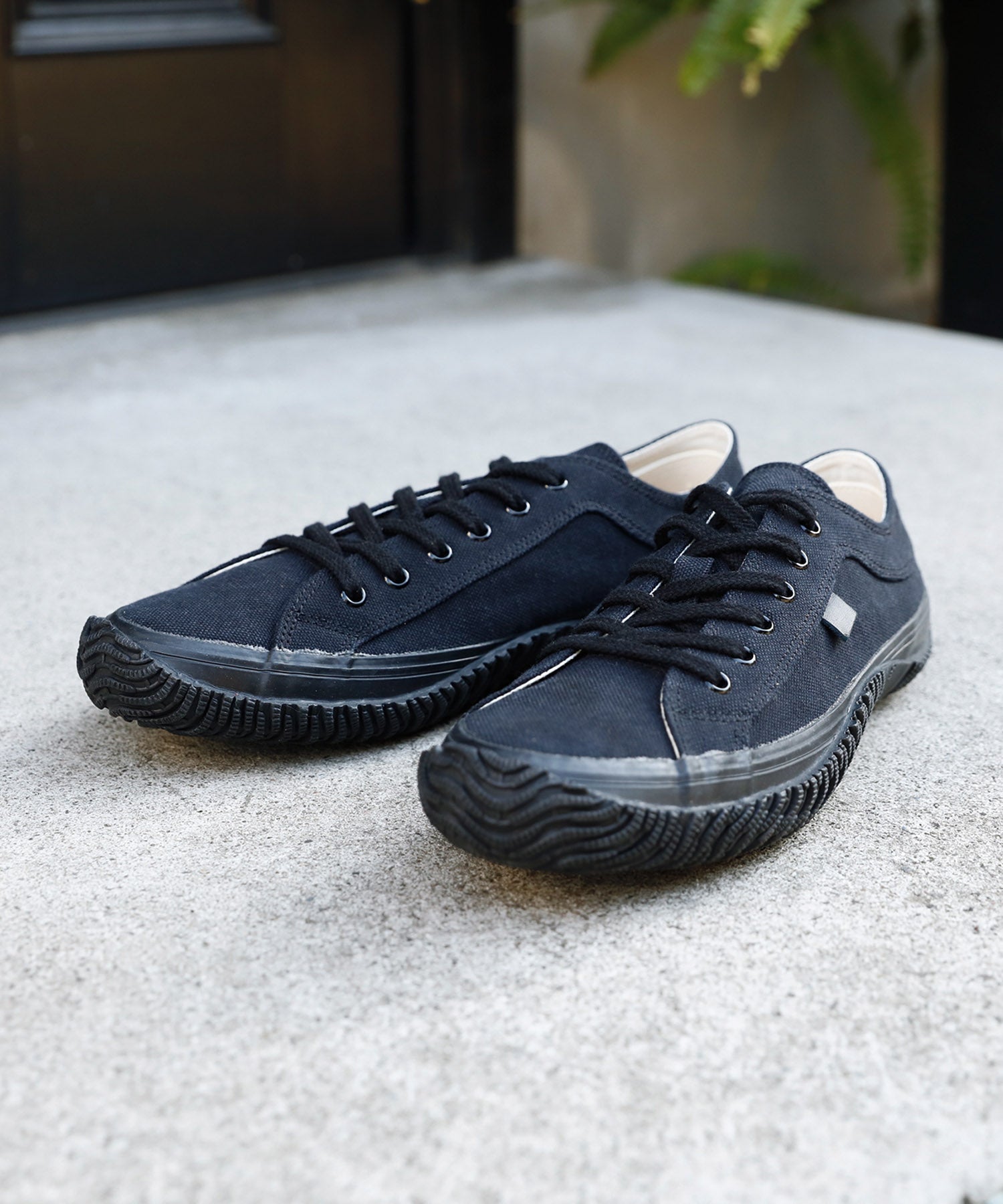 SP-141 Black/Black - SPINGLE