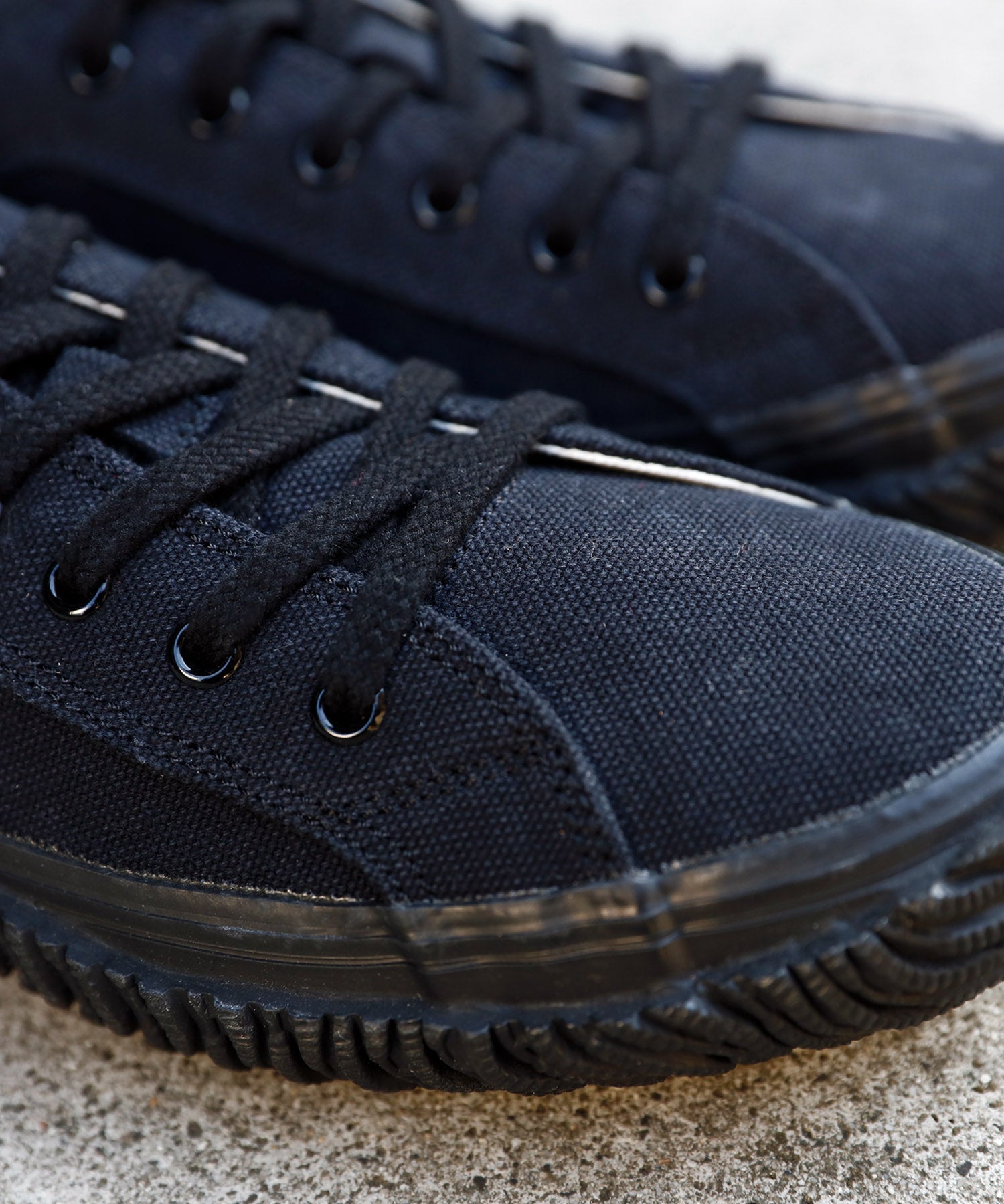 SP-141 Black/Black - SPINGLE