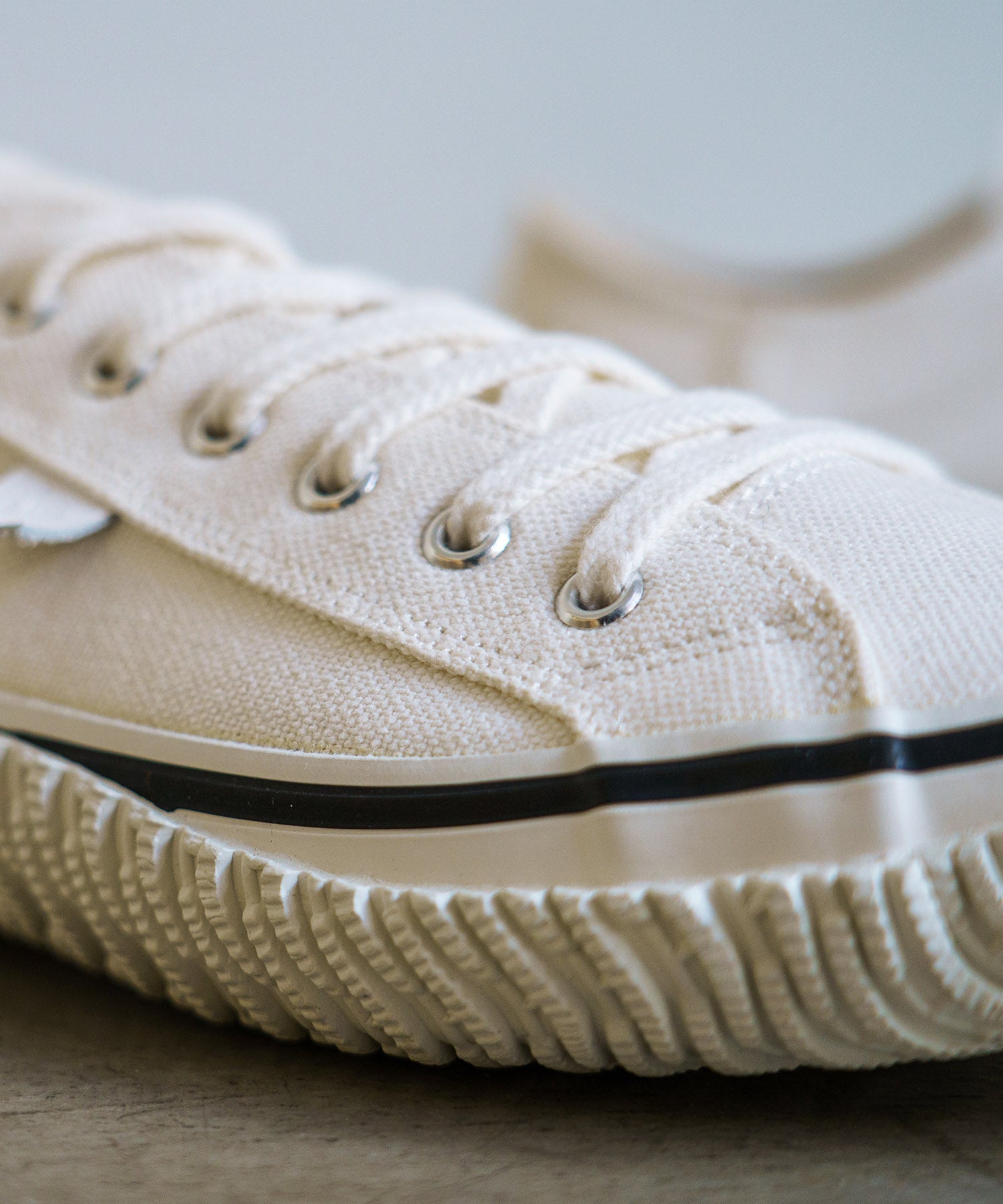 SP-141 White/Black - SPINGLE