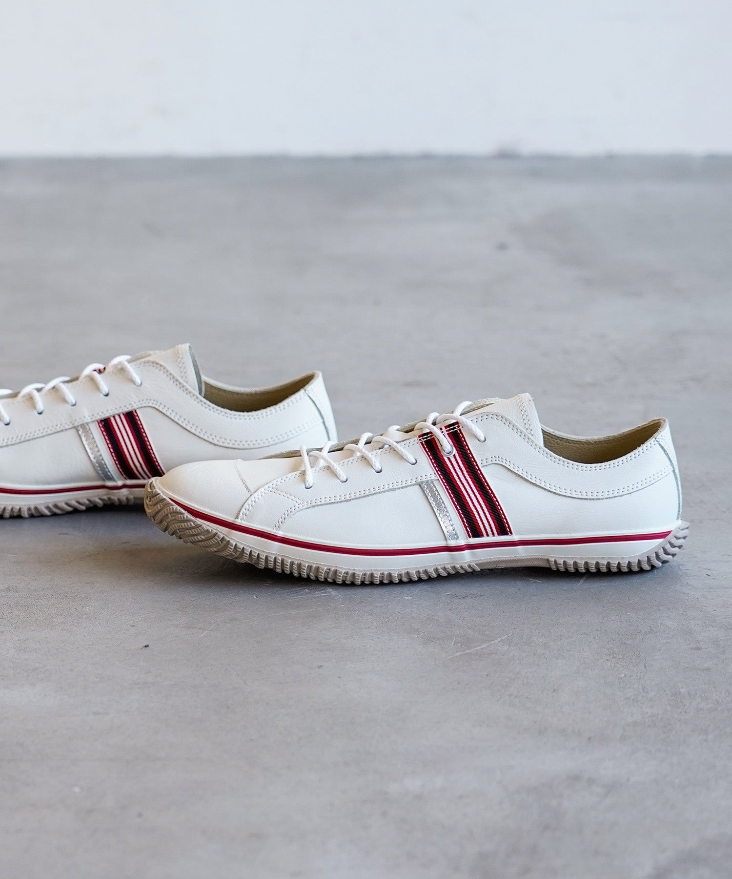 SP-168 White/Red - SPINGLE