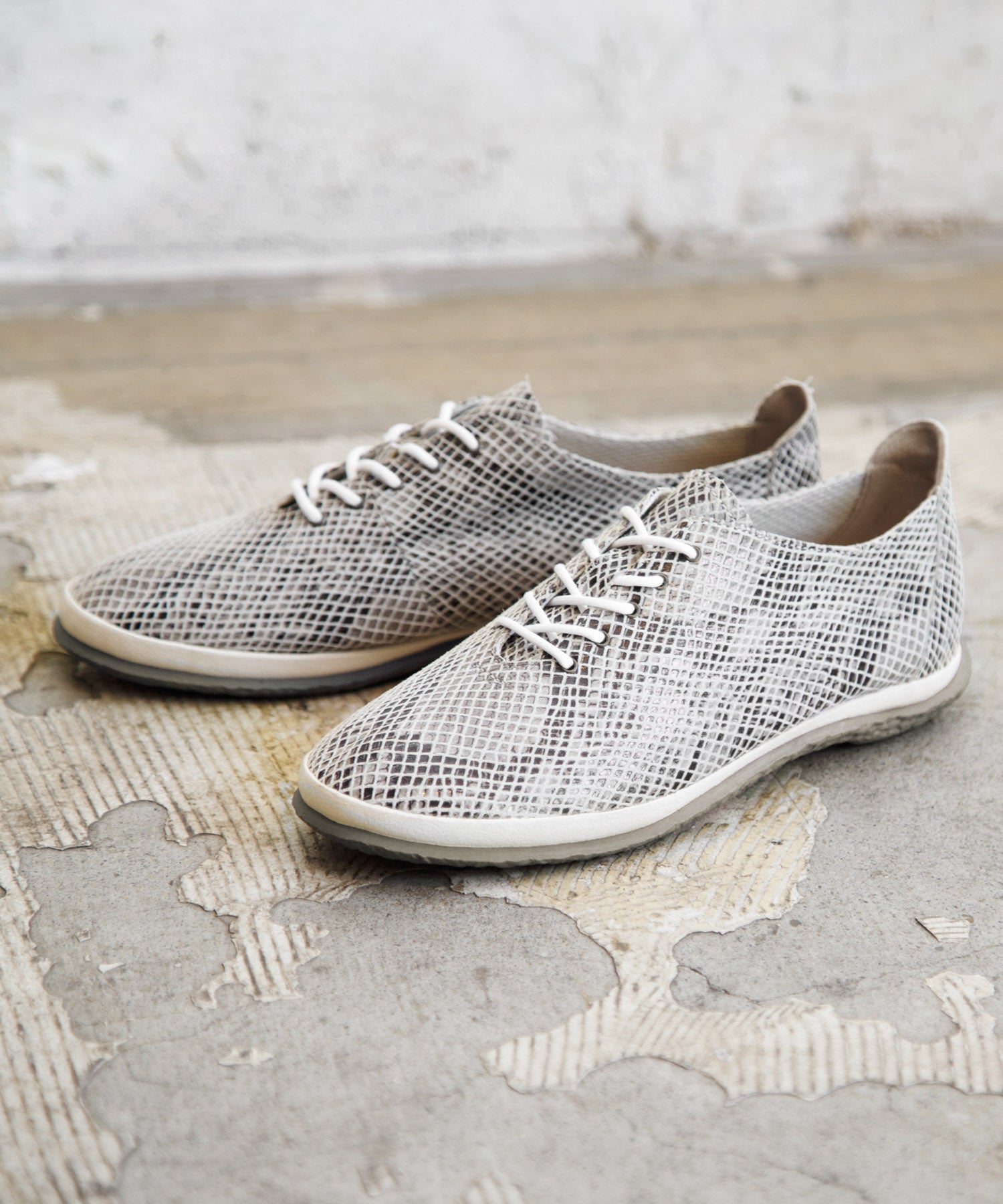 SP-1821 White - SPINGLE