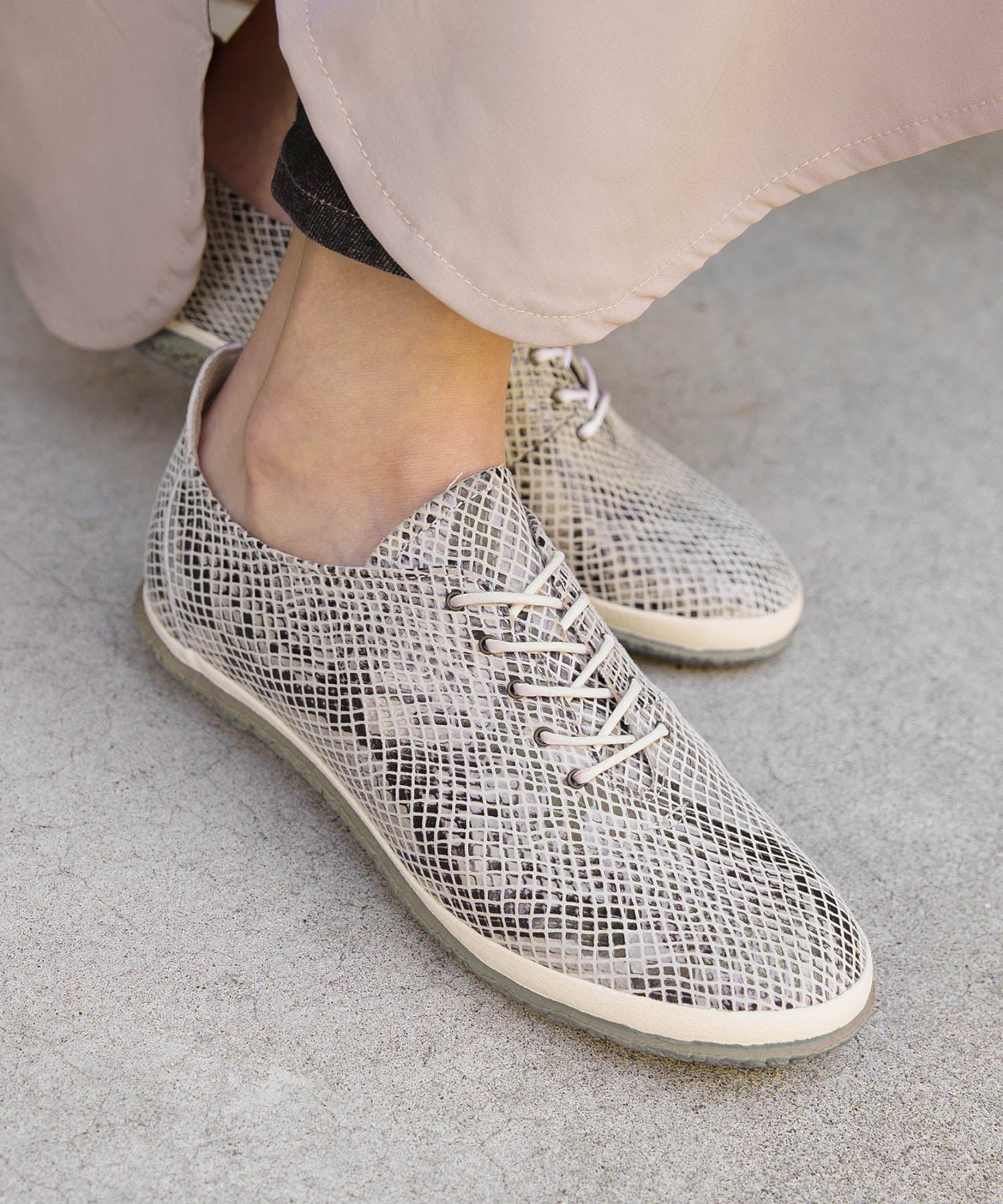 SP-1821 White - SPINGLE