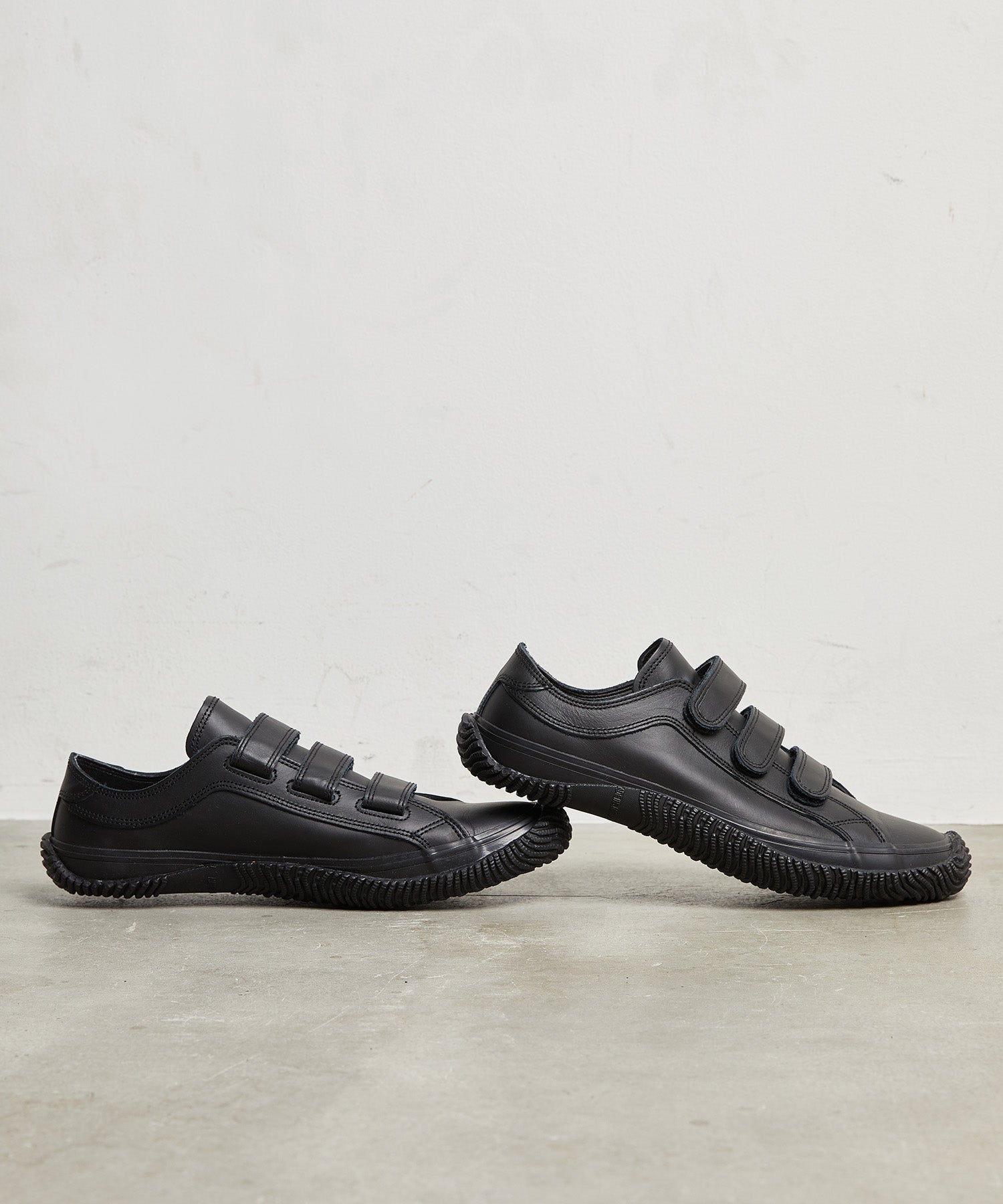 SP-211 Black/Black - SPINGLE