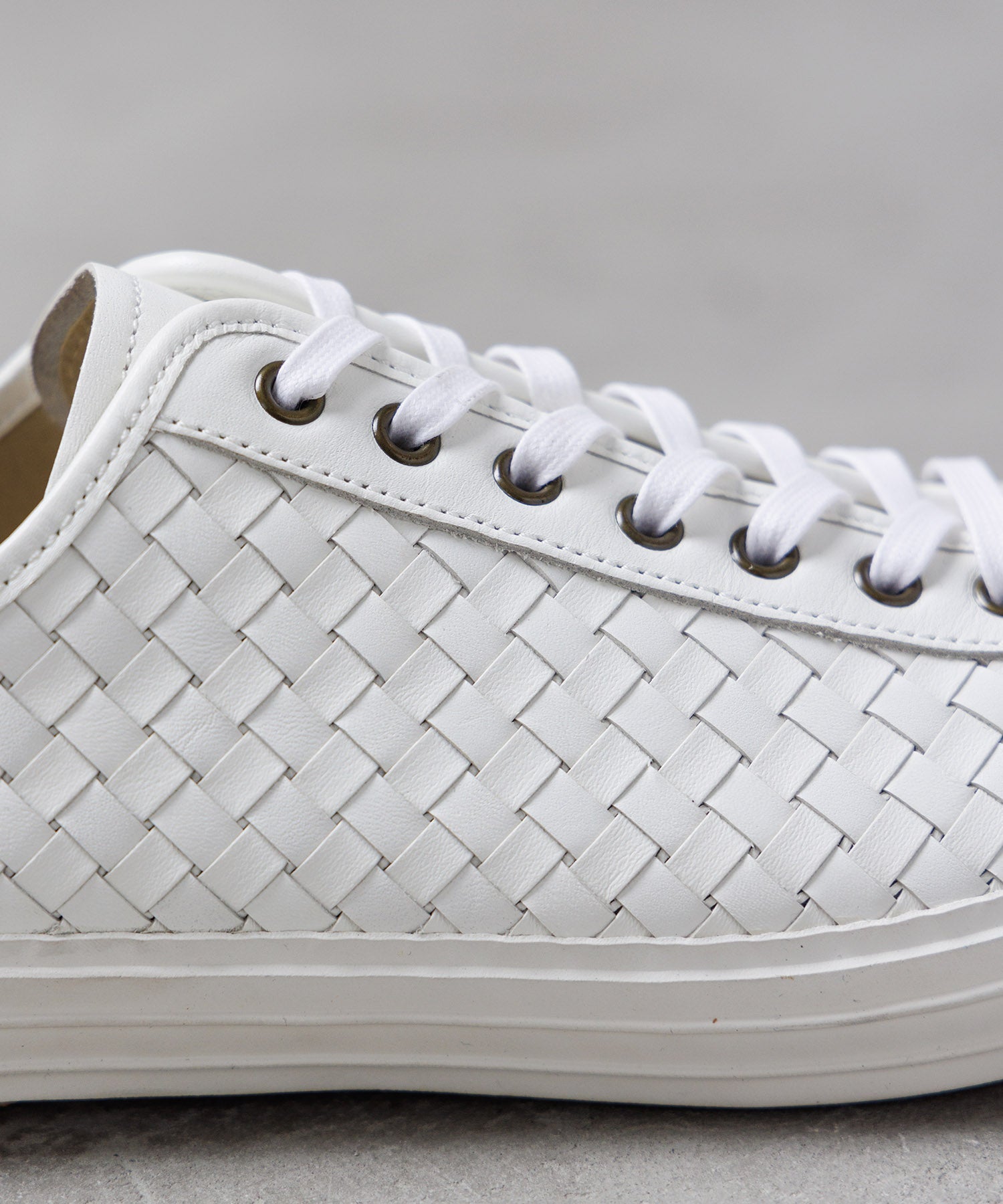 SP-384 White - SPINGLE