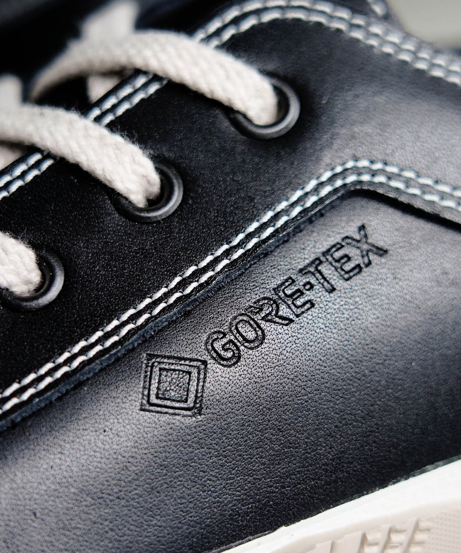 SP-619 Black/White - SPINGLE