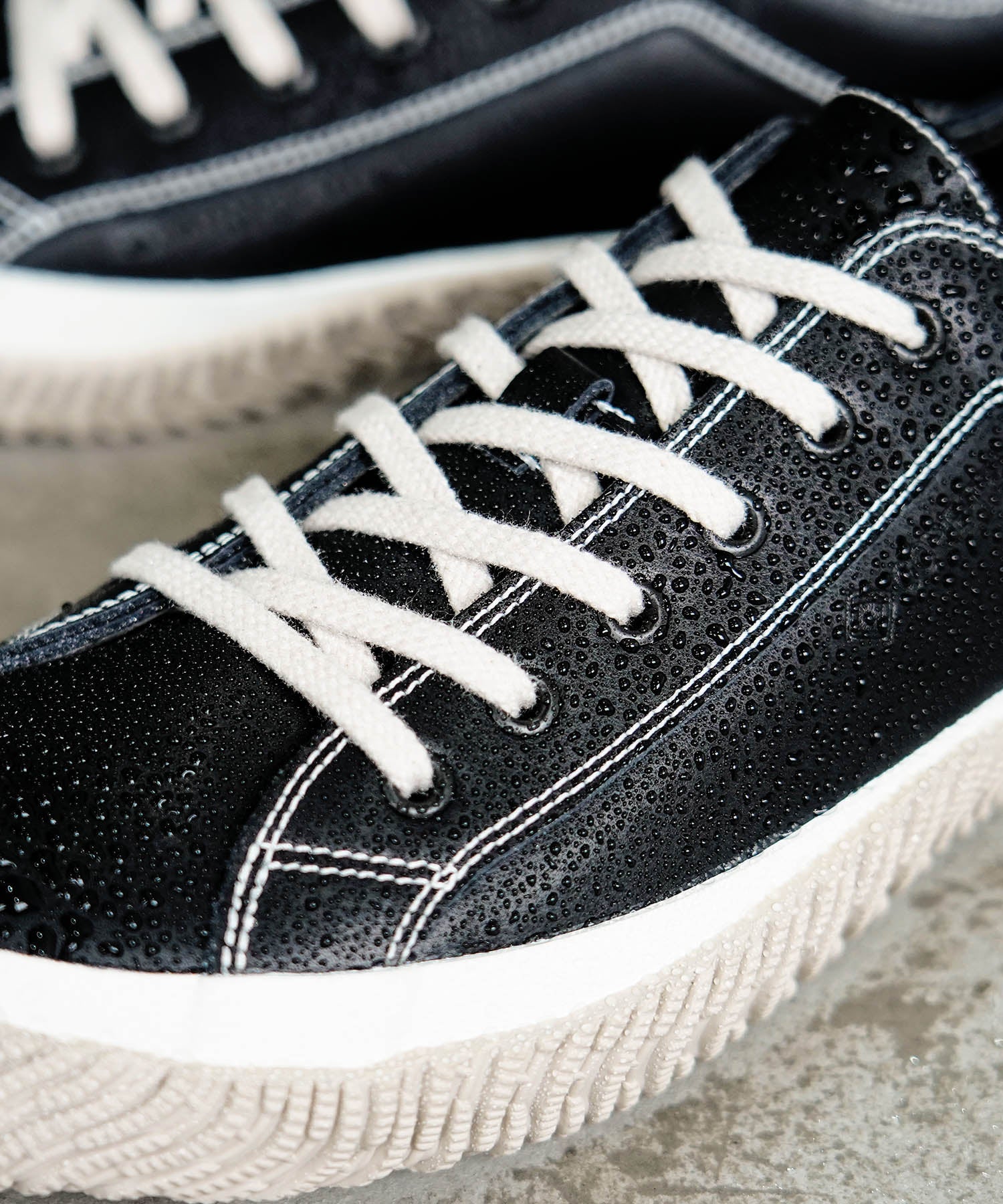 SP-619 Black/White - SPINGLE