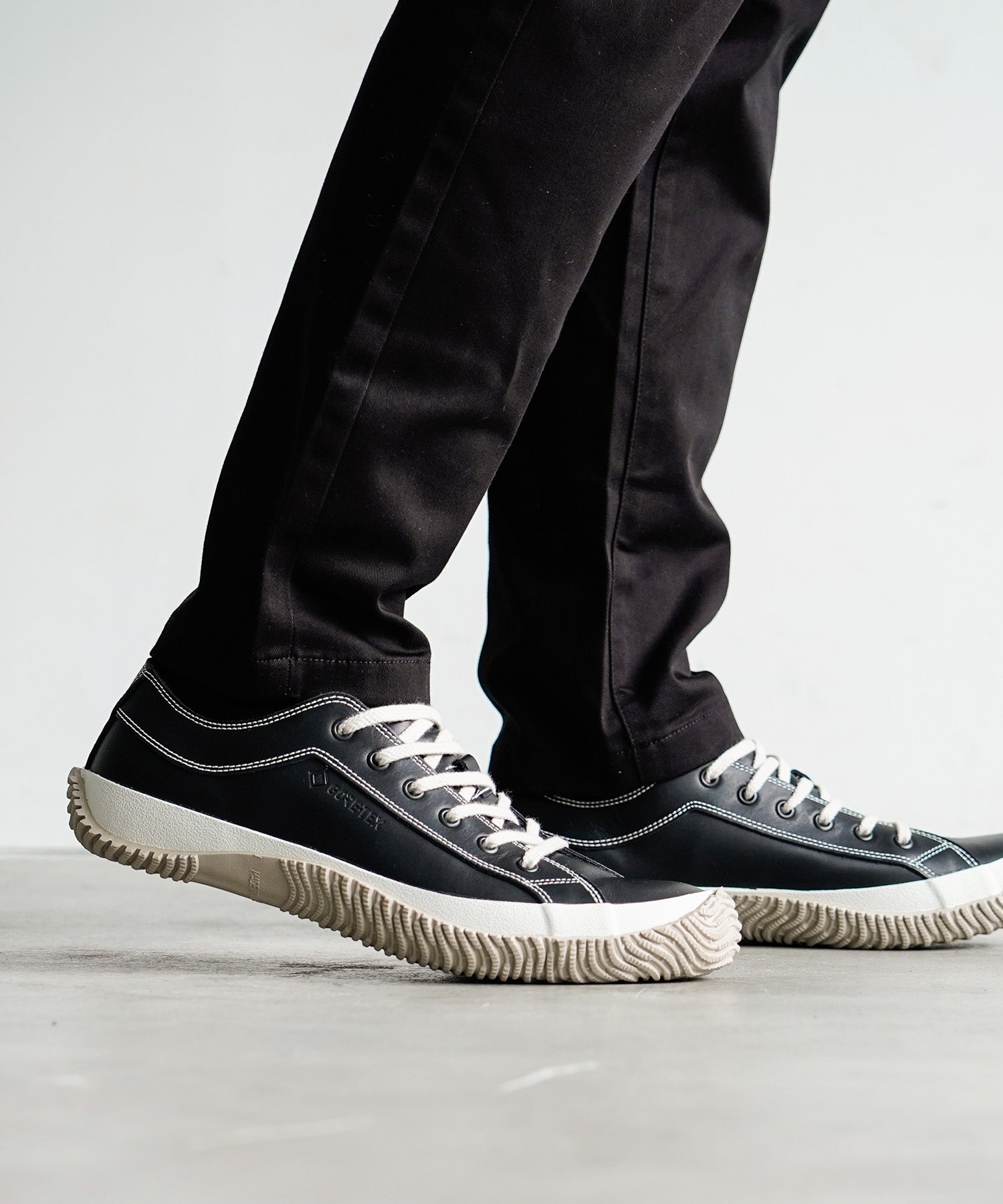 SP-619 Black/White - SPINGLE