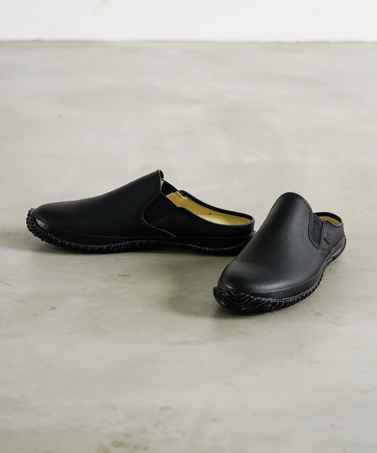 SP-725 Black/Black - SPINGLE