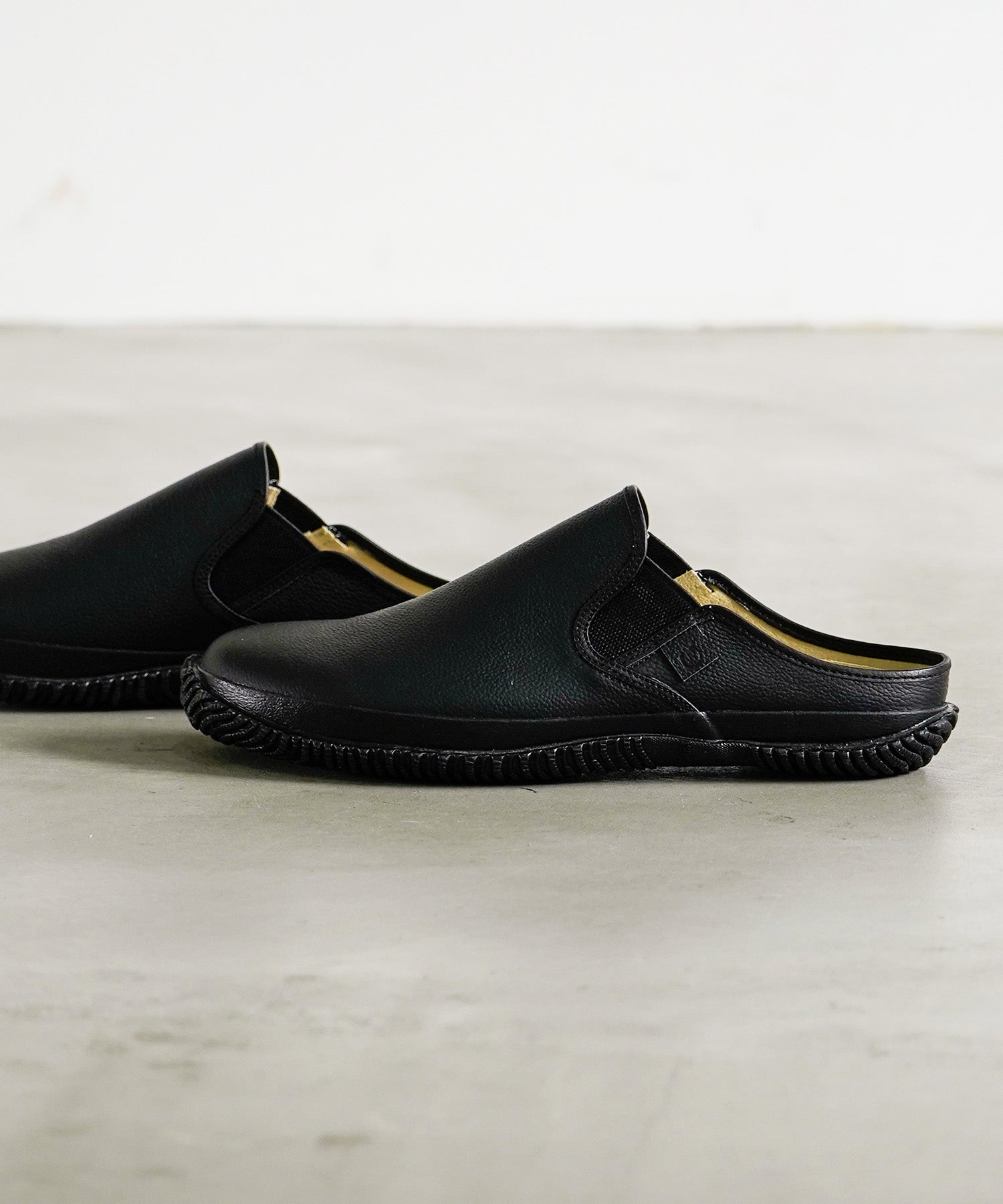 SP-725 Black/Black - SPINGLE