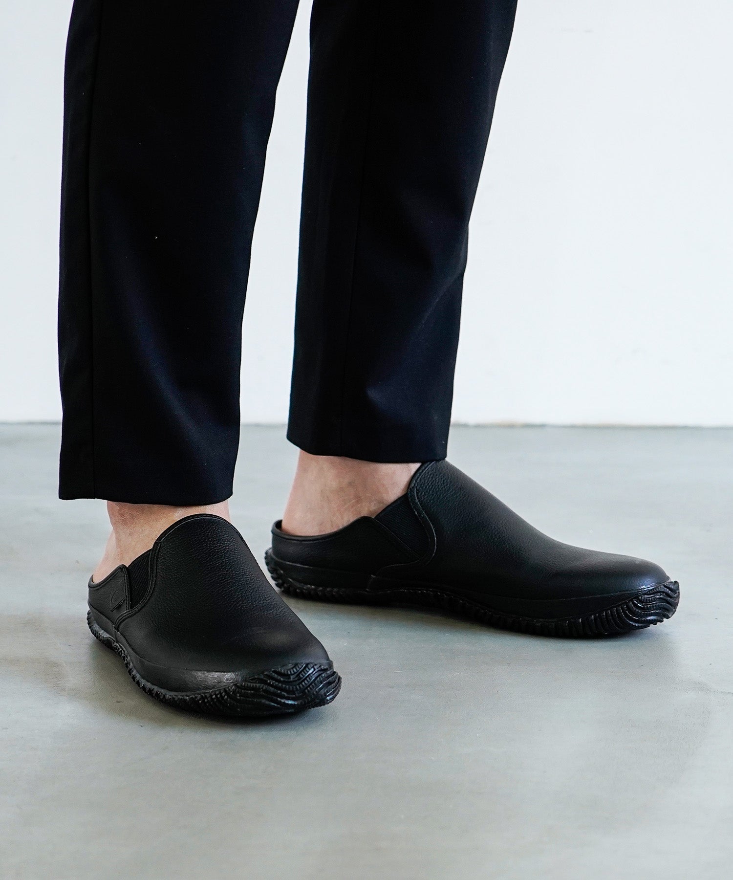 SP-725 Black/Black - SPINGLE