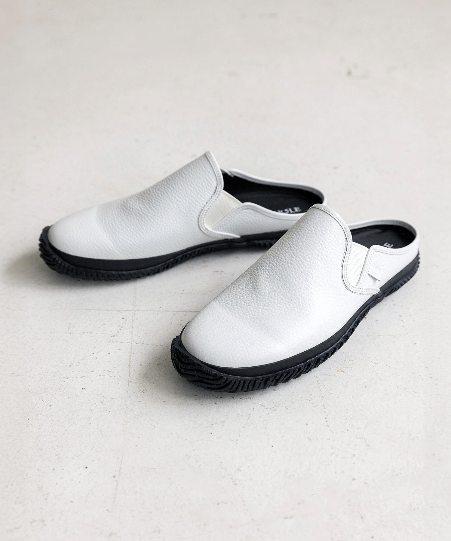 SP-725 White/Black - SPINGLE