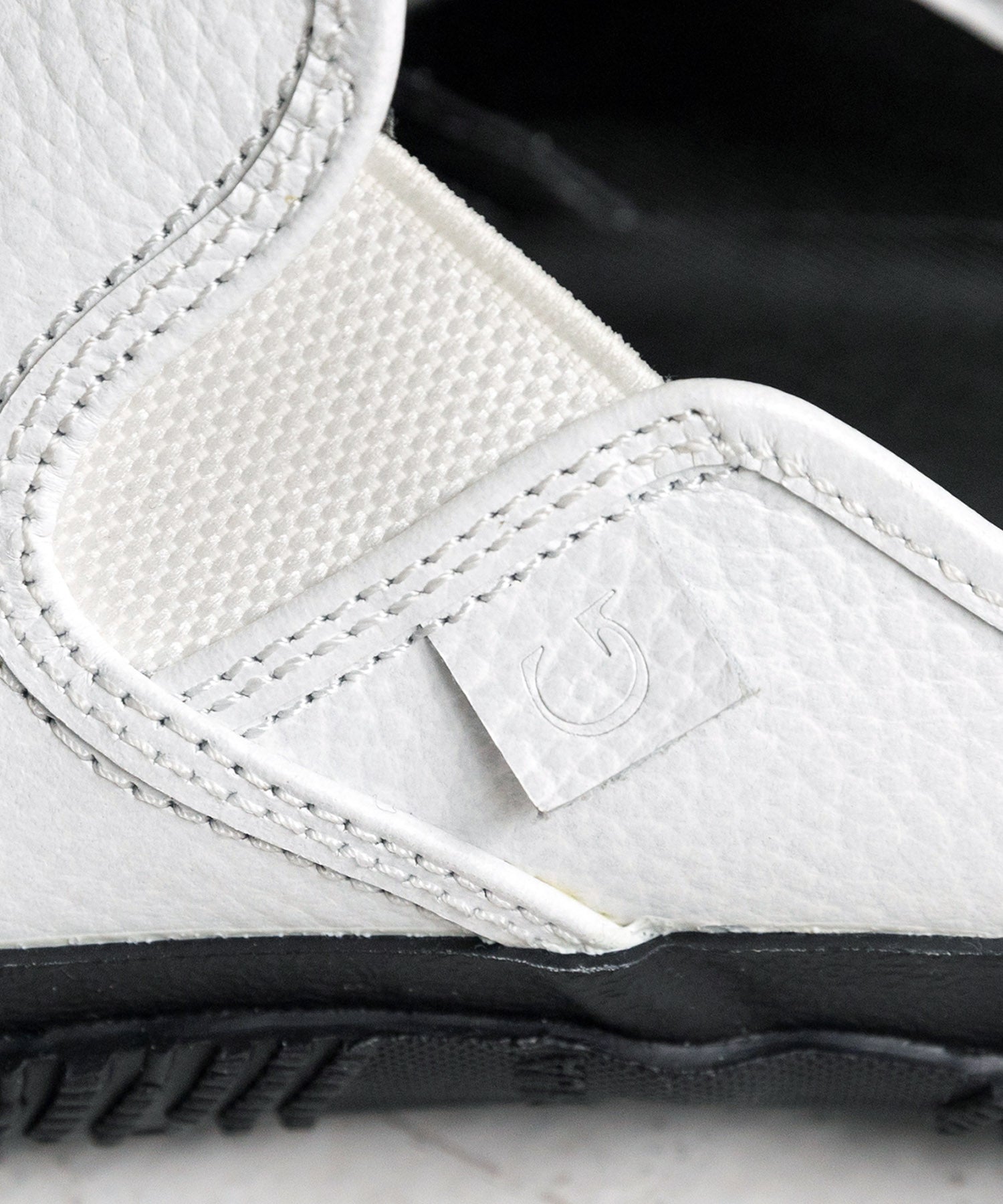 SP-725 White/Black - SPINGLE