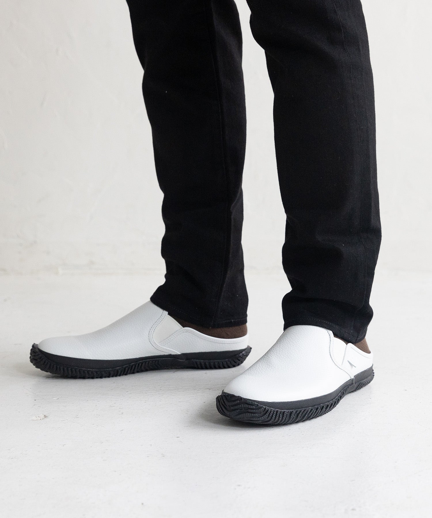 SP-725 White/Black - SPINGLE