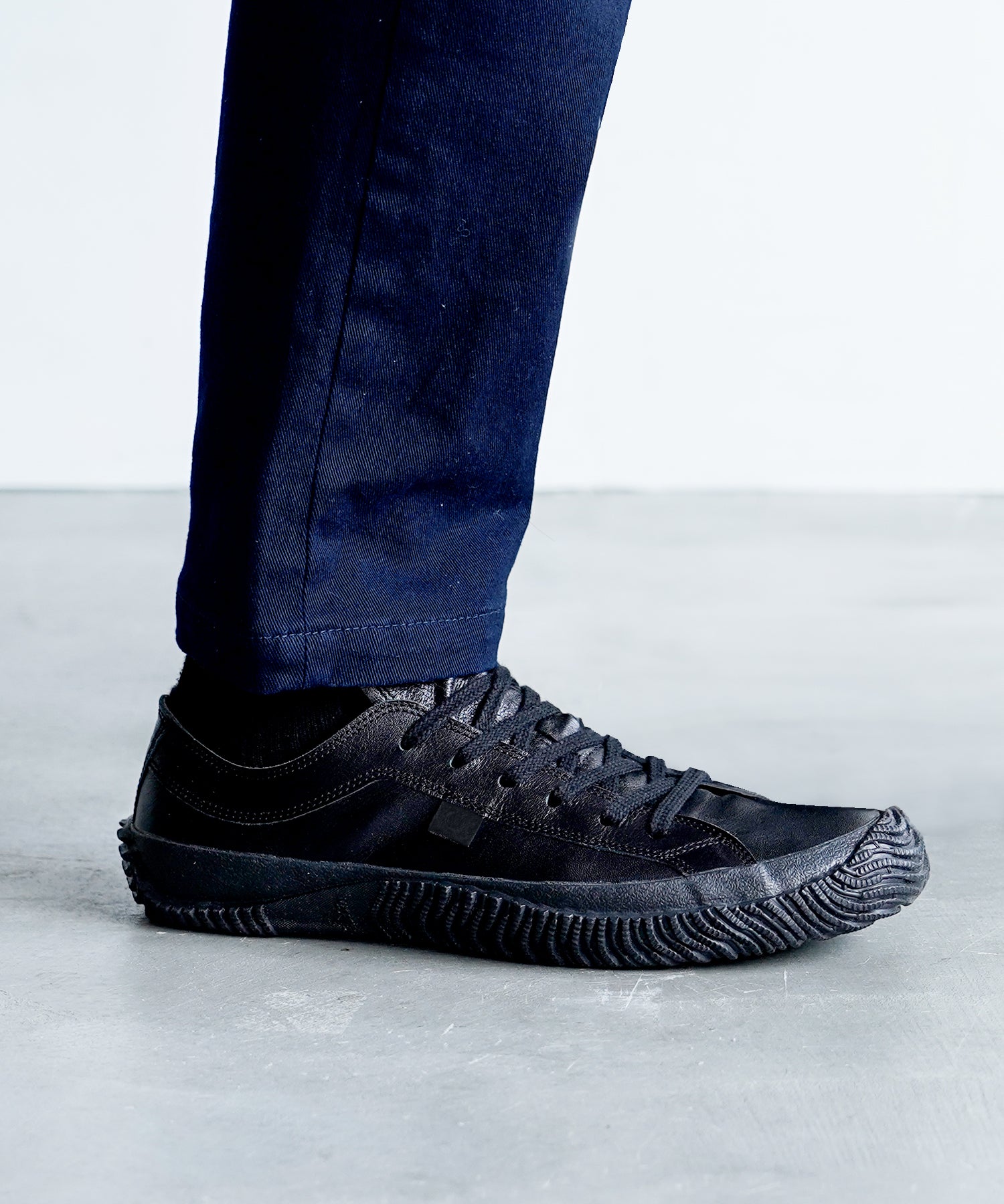 SP-110 Black/Black - SPINGLE