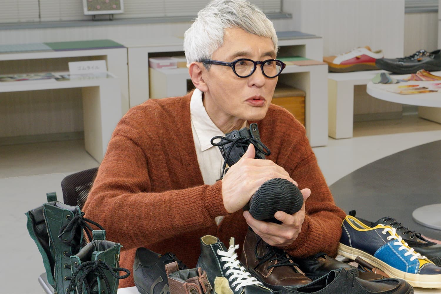松重豊 × SPINGLE コラボレーションスニーカー、 クラウドファンディングにて公開