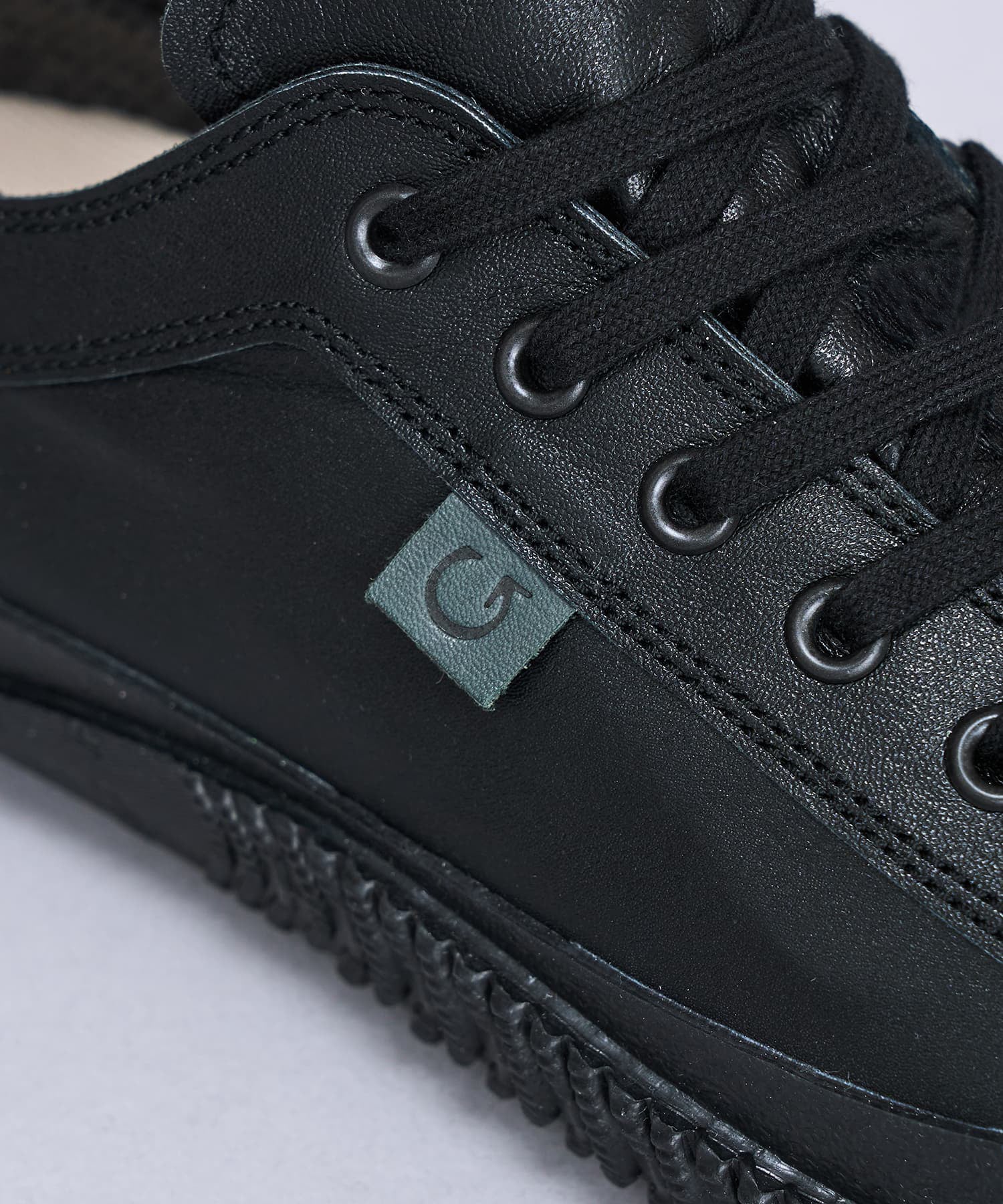 SP-1077 Black