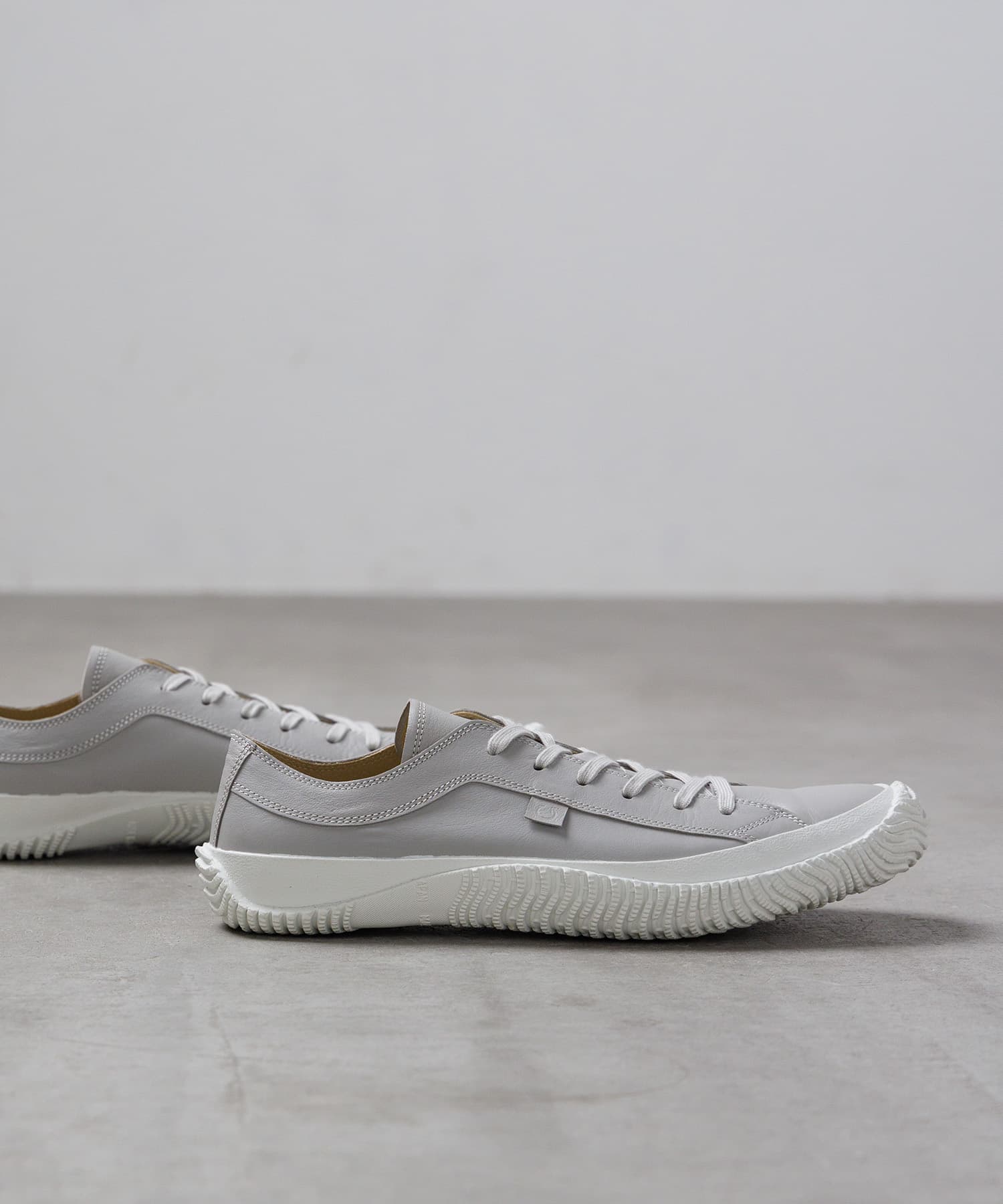 SPINGLE スピングル スニーカー ローカット SP-110 ライトグレー メンズ レディース 革 カンガルーレザー  定番 日本製 スピングルムーブ SP-110 Light Gray | 国産ハンドメイド スニーカー スピングル